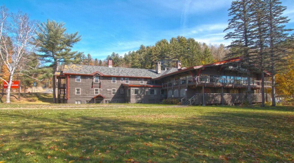 More Photos Of 1455 Ch Pierre-Péladeau, Sainte-adele Lodge Meeting Hall For Sale