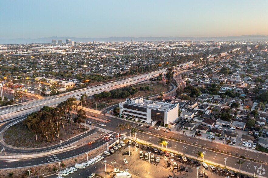 More Photos Of 5155 W Rosecrans Ave, Hawthorne Loft Creative Space For Sale