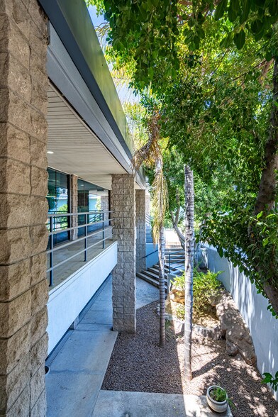 More Photos Of 531 E Bethany Home Rd, Phoenix Office For Sale