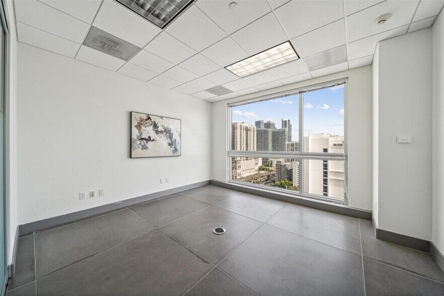 More Photos Of 175 SW 7th St, Miami Medical For Lease