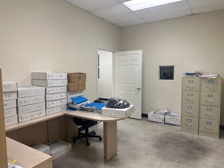 More Photos Of 806 Tradesmens Park Loop, Hutto Warehouse For Sale