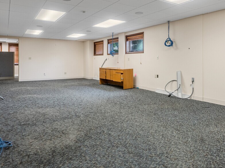 More Photos Of 920 State St, Manitowoc Medical For Lease