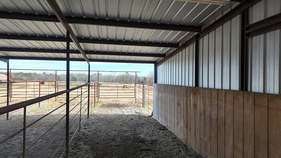 More Photos Of 99 Stacks Dr, Damascus Horse Stables For Sale