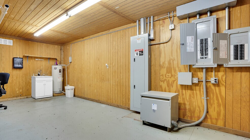 More Photos Of 2301 S Highway 77, Pauls Valley Industrial For Sale