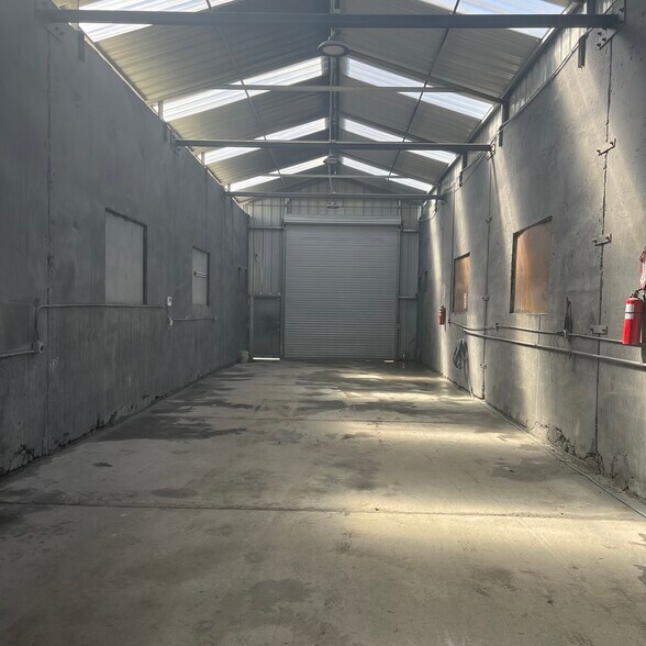 More Photos Of 2805 Los Flores Blvd, Lynwood Warehouse For Lease