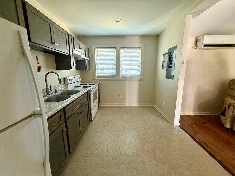 More Photos Of 103 N High St, Franklin Office Residential For Sale