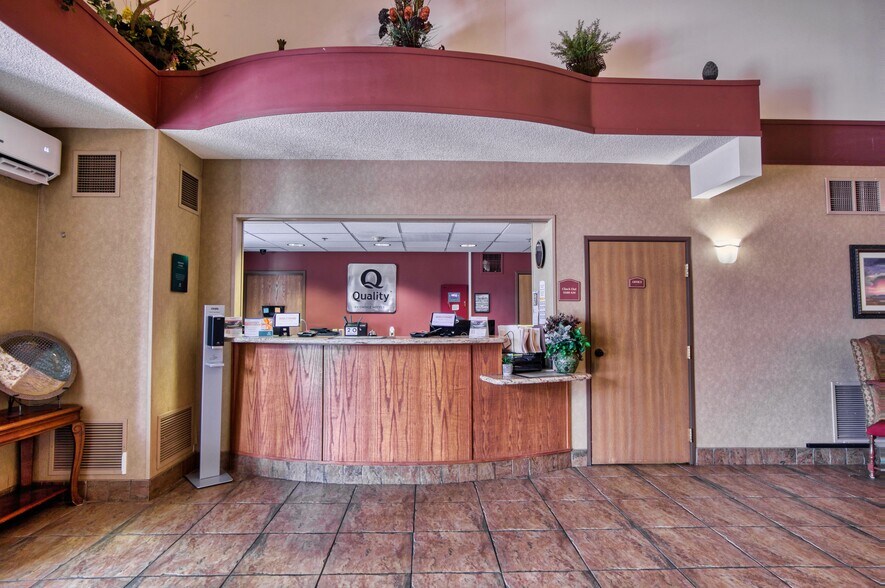 More Photos Of 7860 6th St, Wellington Hotel For Sale