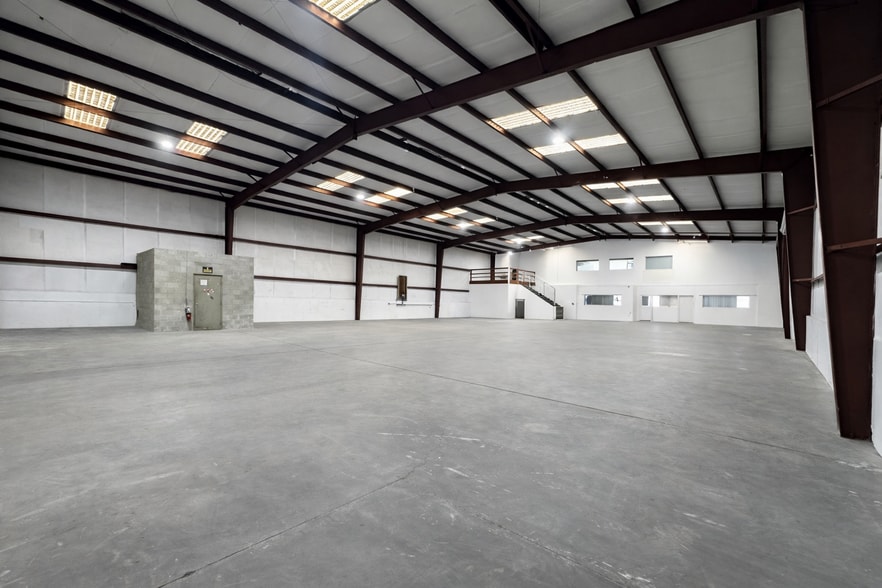 More Photos Of 220 Recker Hwy, Auburndale Warehouse For Lease