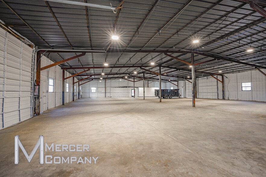 More Photos Of 825-831 E State Highway 121, Lewisville Warehouse For Sale