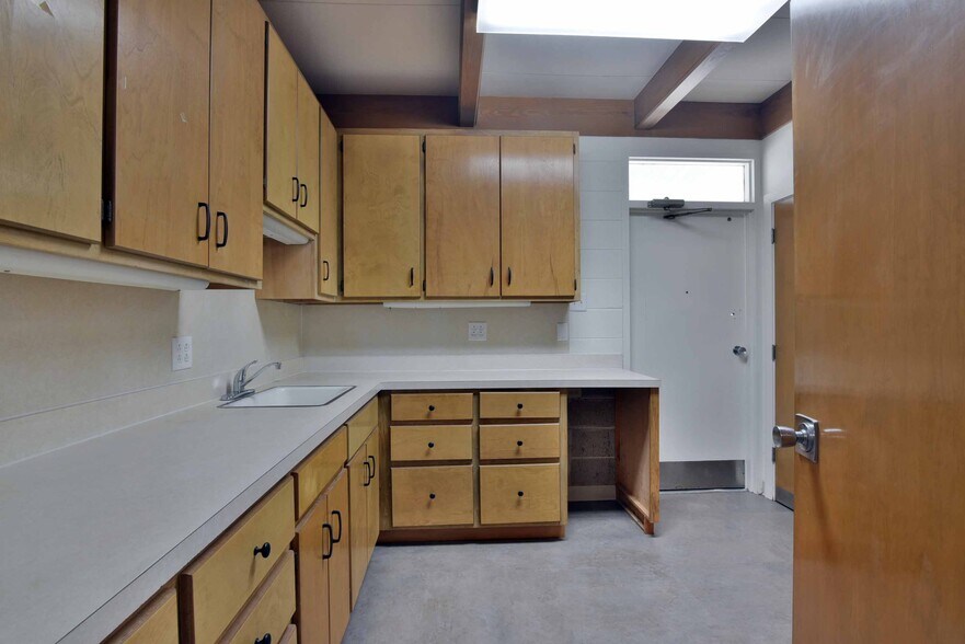 More Photos Of 500 N Jefferson St, Albany Medical For Sale