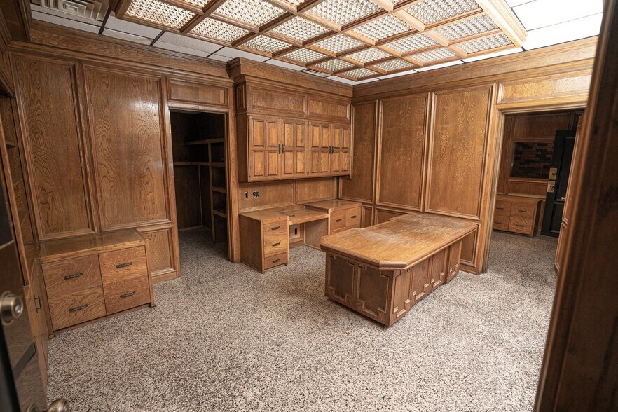 More Photos Of 6308 E 15th St, Tulsa Manufacturing For Lease