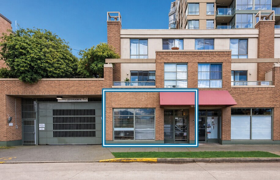 More Photos Of 1672 6th Av W, Vancouver Storefront Retail Residential For Sale