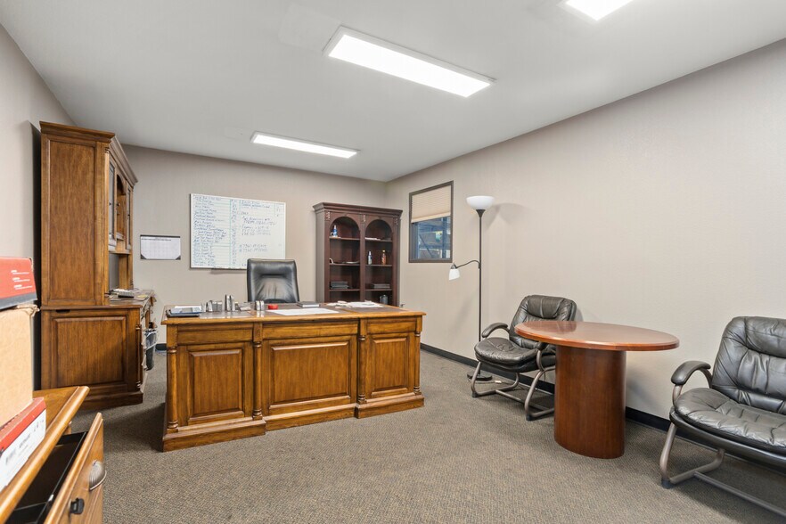 More Photos Of 4608 Fairlane Ave, Fort Worth Warehouse For Lease