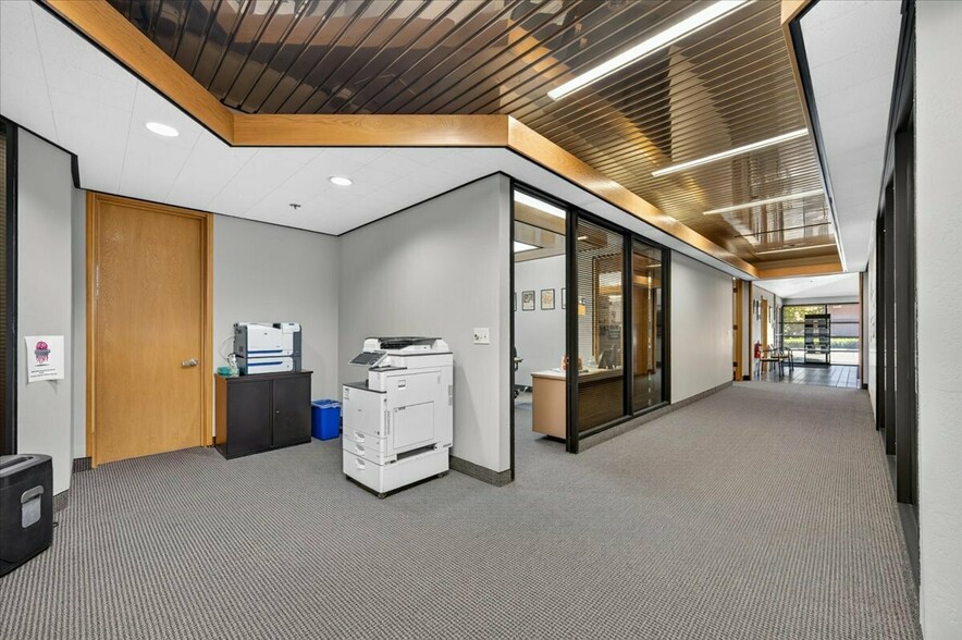 More Photos Of 2600 W Shaw Ln, Fresno Office For Sale