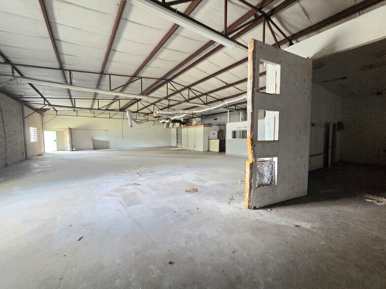 More Photos Of 14077 N Highway 75, Willis Warehouse For Sale