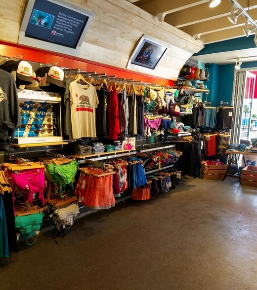 More Photos Of 2152-2158 Avenida De La Playa, La Jolla Restaurant For Lease
