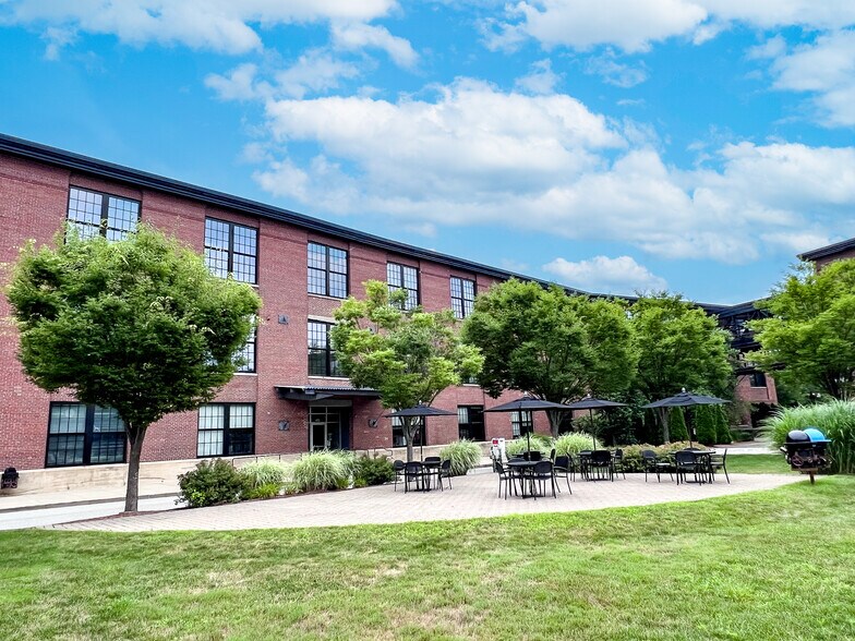 More Photos Of 313-317 Iron Horse Way, Providence Medical For Lease