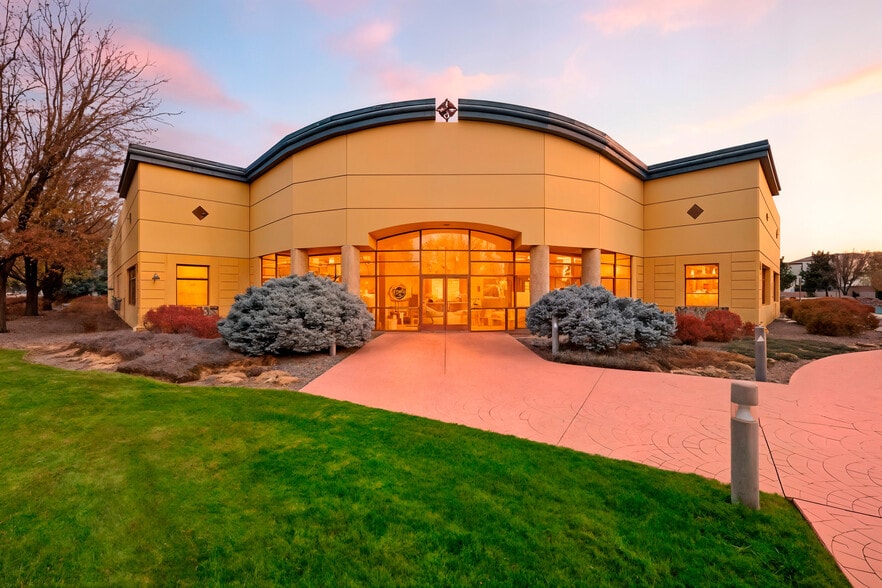 More Photos Of 1325 Capital Blvd, Reno Showroom For Sale
