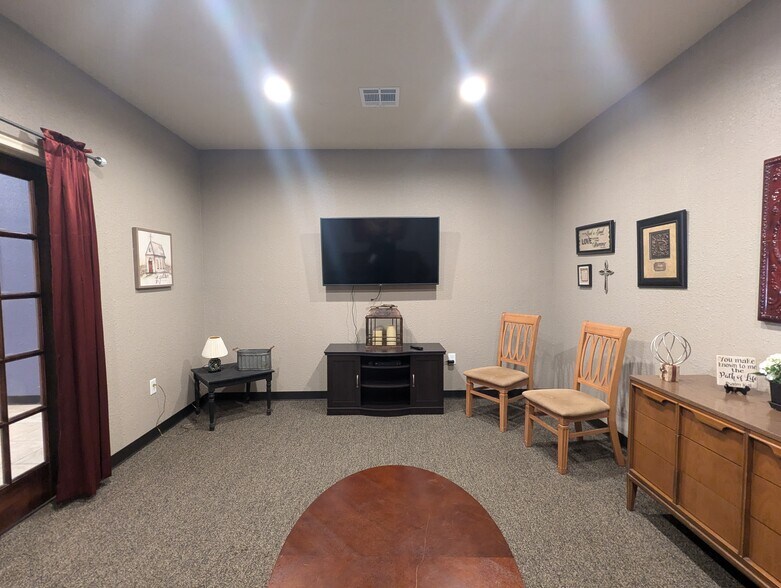 More Photos Of 5315 N Twin City Hwy, Nederland Warehouse For Sale