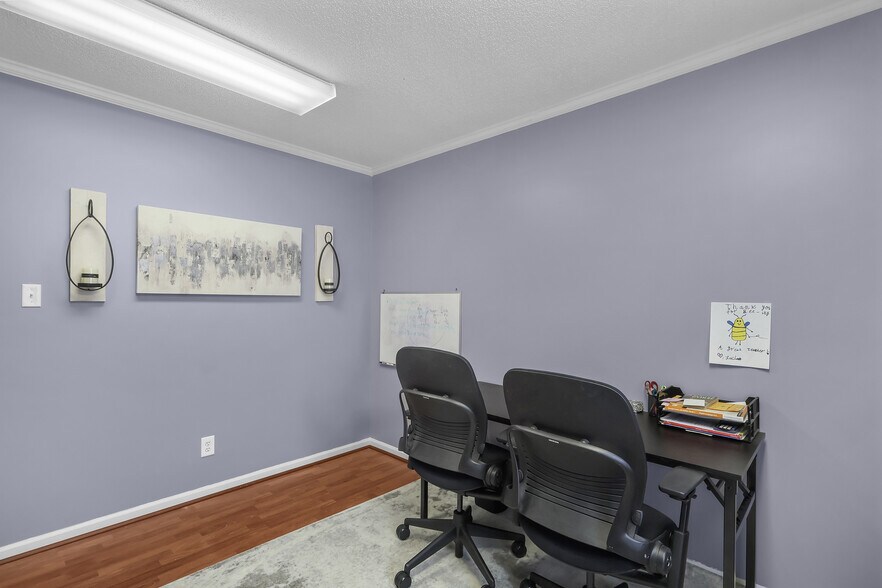 More Photos Of 10375 Ford Ave, Richmond Hill Office For Sale