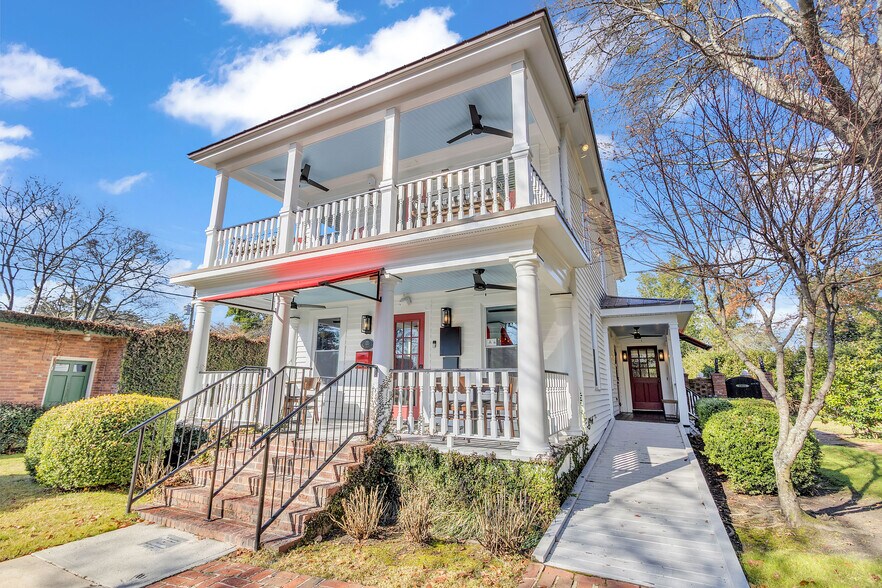 More Photos Of 135 York St SE, Aiken Restaurant For Lease