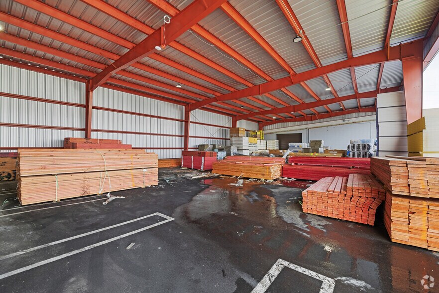 More Photos Of 252-262 Depot Rd, Milford Light Distribution For Lease