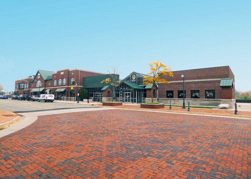 More Photos Of 42875 Grand River Ave, Novi Unknown For Lease