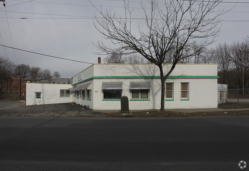 More Photos Of 154 Garden St, Poughkeepsie Showroom For Lease