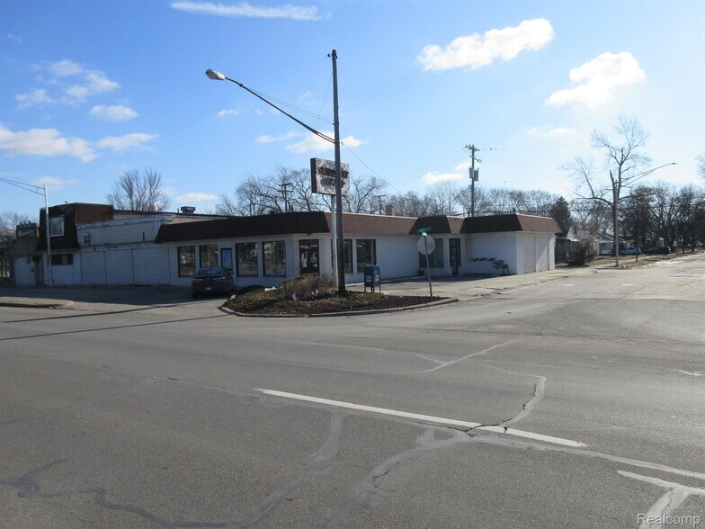 More Photos Of 19200 Kelly Rd, Detroit Restaurant For Sale