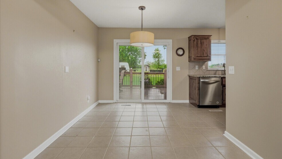 More Photos Of 2450 NW Lowenstein Dr, Lee's Summit Flex For Sale