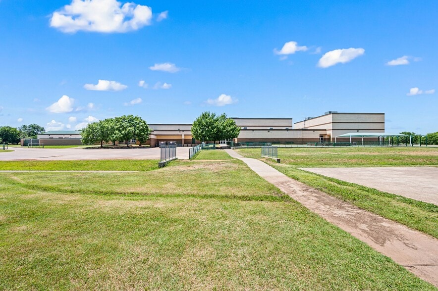 More Photos Of 801 Shady Oaks Dr, Southlake Specialty For Sale