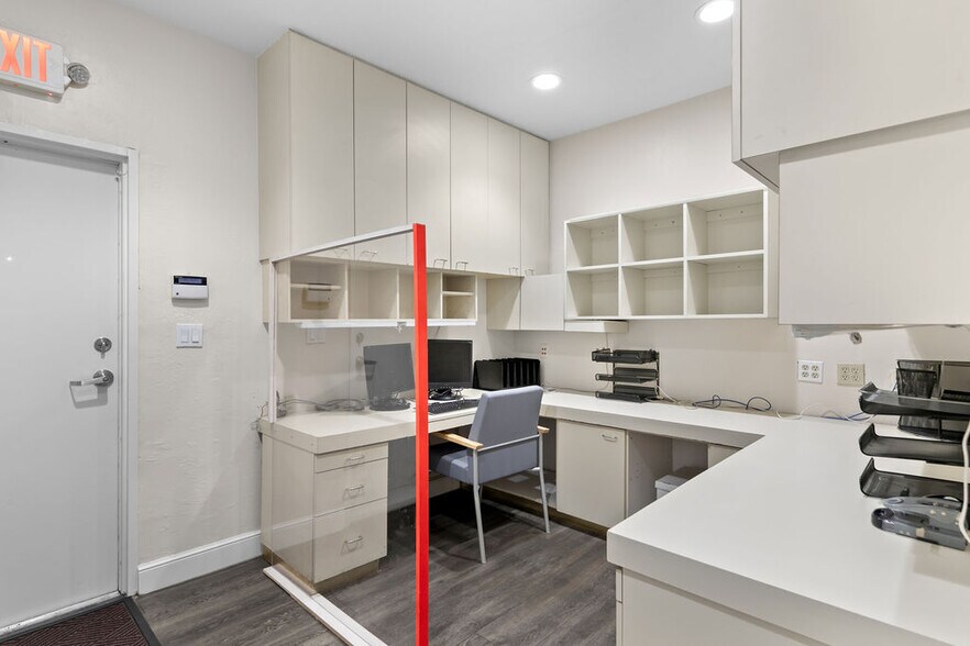 More Photos Of 2245 N University Dr, Pembroke Pines Medical For Lease