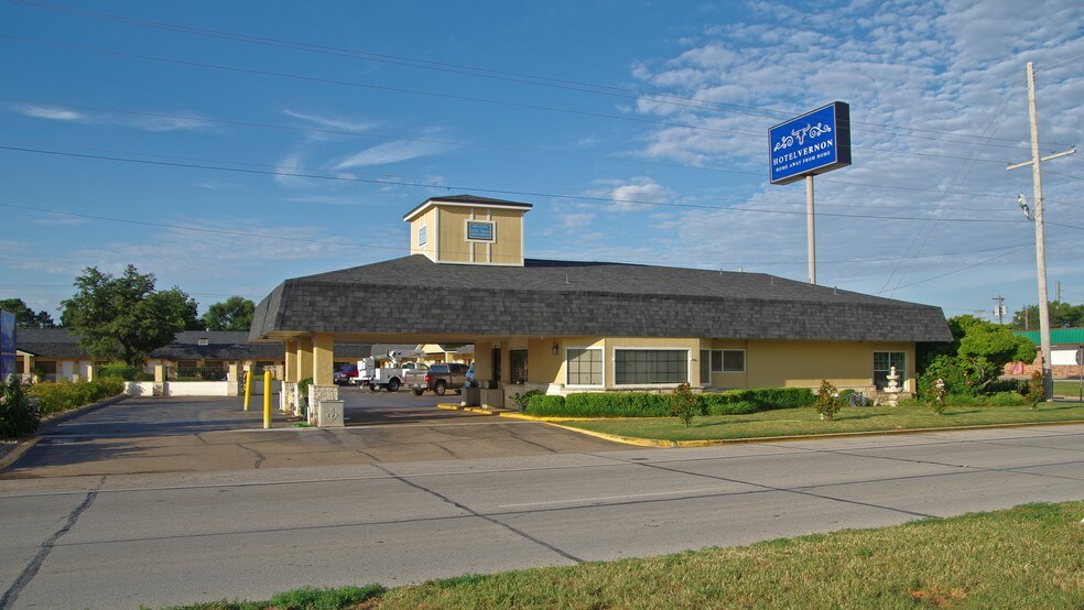 Primary Photo Of 1615 US Highway 287 E, Vernon Hotel For Sale
