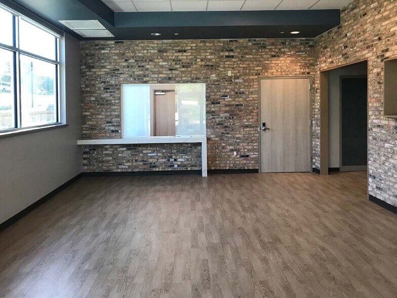 More Photos Of 7912 Cameron Rd, Austin Medical For Lease
