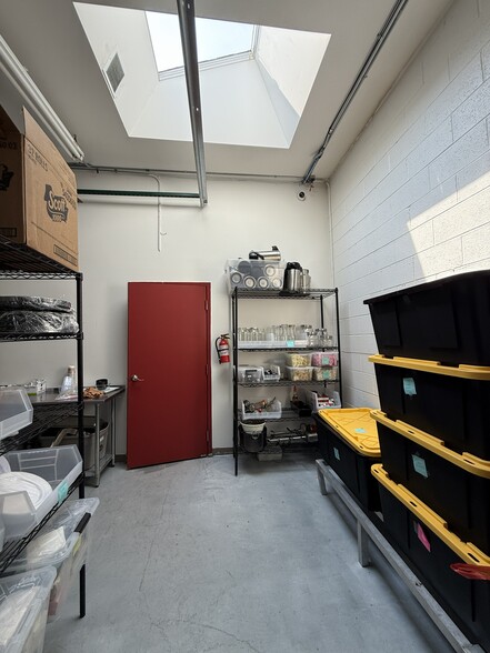 More Photos Of 3026-3030 W Carroll Ave, Chicago Warehouse For Lease