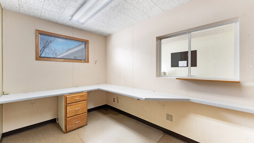 More Photos Of 400 Broadway Ave N, Foley Office For Sale