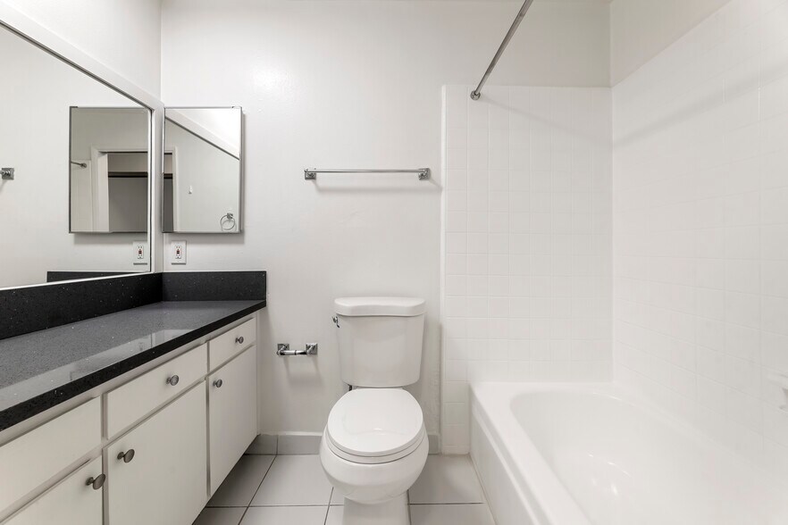 More Photos Of 954 Palm Ave, West Hollywood Apartments For Sale