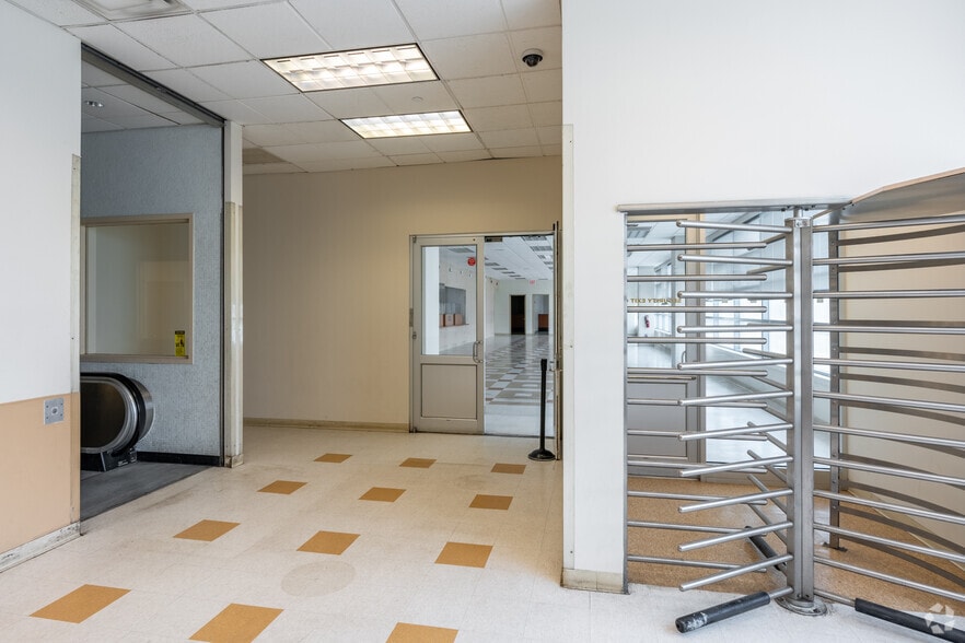 More Photos Of 159 E 125th St, New York Office For Lease