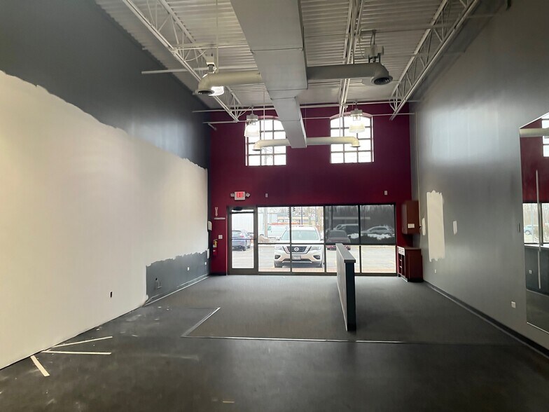 More Photos Of 23915 Main St, Plainfield Unknown For Lease