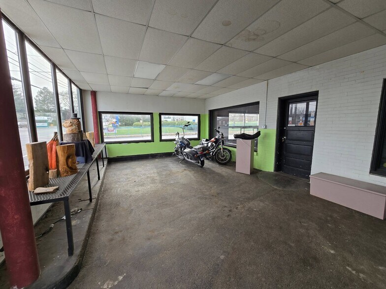 More Photos Of 547-549 E Mahoning St, Punxsutawney Storefront Retail Residential For Sale