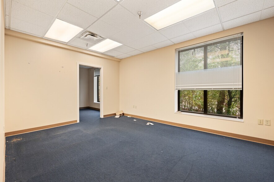 More Photos Of 105 Bradford Rd, Wexford Office For Lease