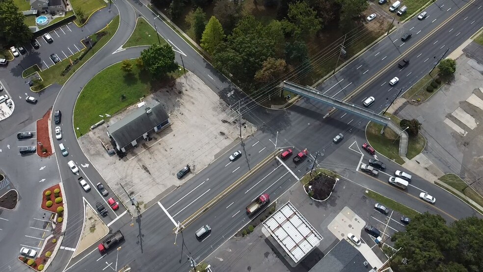 More Photos Of 1098 Route 130 N, Cinnaminson Service Station For Lease