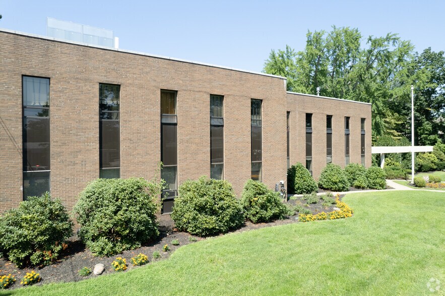 More Photos Of 555 Kinderkamack Rd, Oradell Medical For Sale