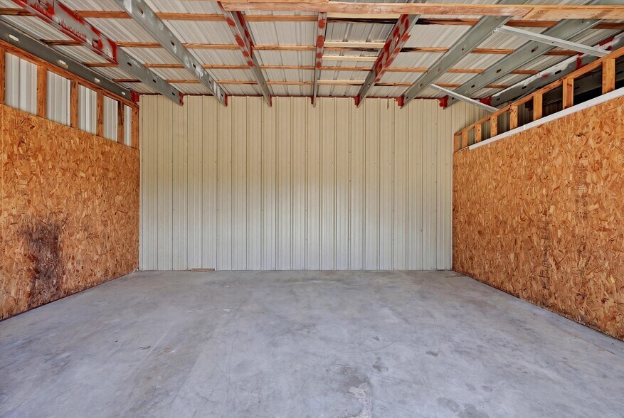 More Photos Of 224 E Cottage St, Sherman Warehouse For Sale
