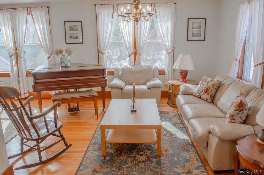 More Photos Of 8874 US Route 9W, Athens Office Residential For Sale