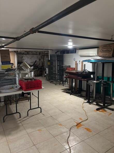 More Photos Of 192 Bay St, Staten Island Storefront Retail Residential For Lease