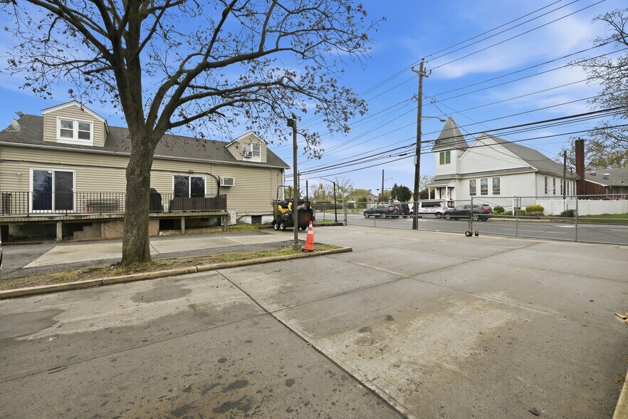 More Photos Of 433 Atlantic Ave, Oceanside Apartments For Sale