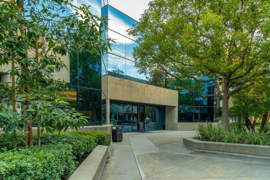 Primary Photo Of 2000 E McFadden Ave, Santa Ana Office For Lease