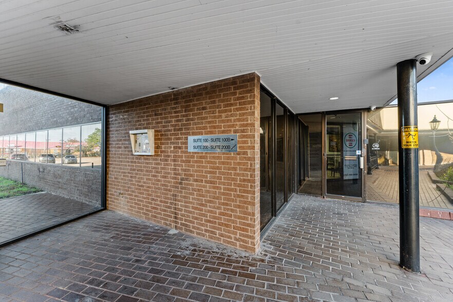 More Photos Of 9207 Country Creek Dr, Houston Office For Sale