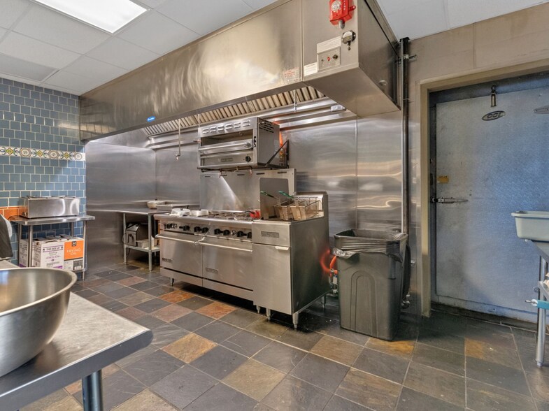 More Photos Of 401 E Myrtle, Johnson City Freestanding For Sale